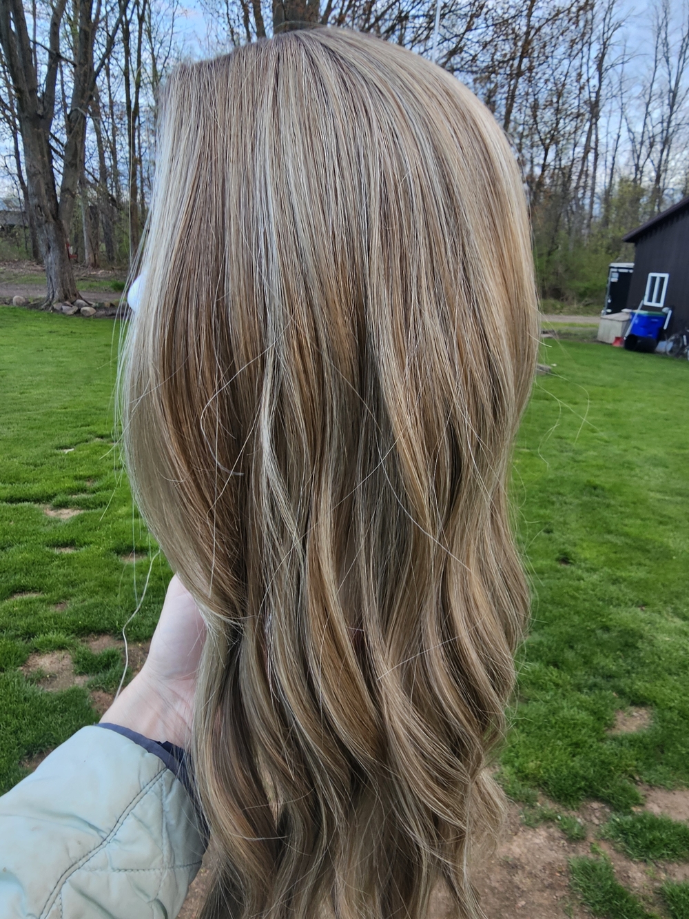 Chelsea Smith cosmetics Light Brown Blonde Long Wavy Women’s Wig